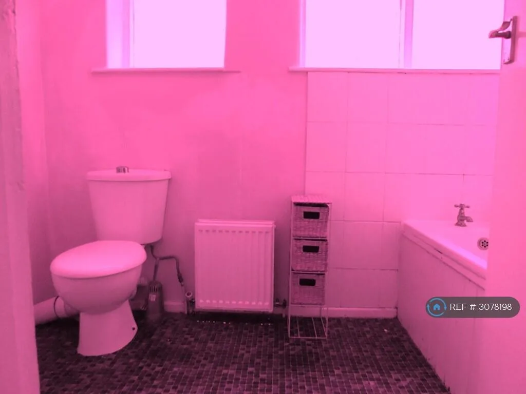 6 bedroom semi-detached house for rent
