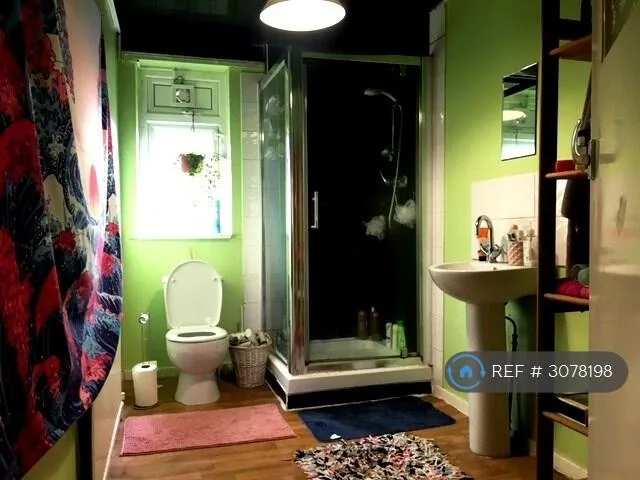 6 bedroom semi-detached house for rent