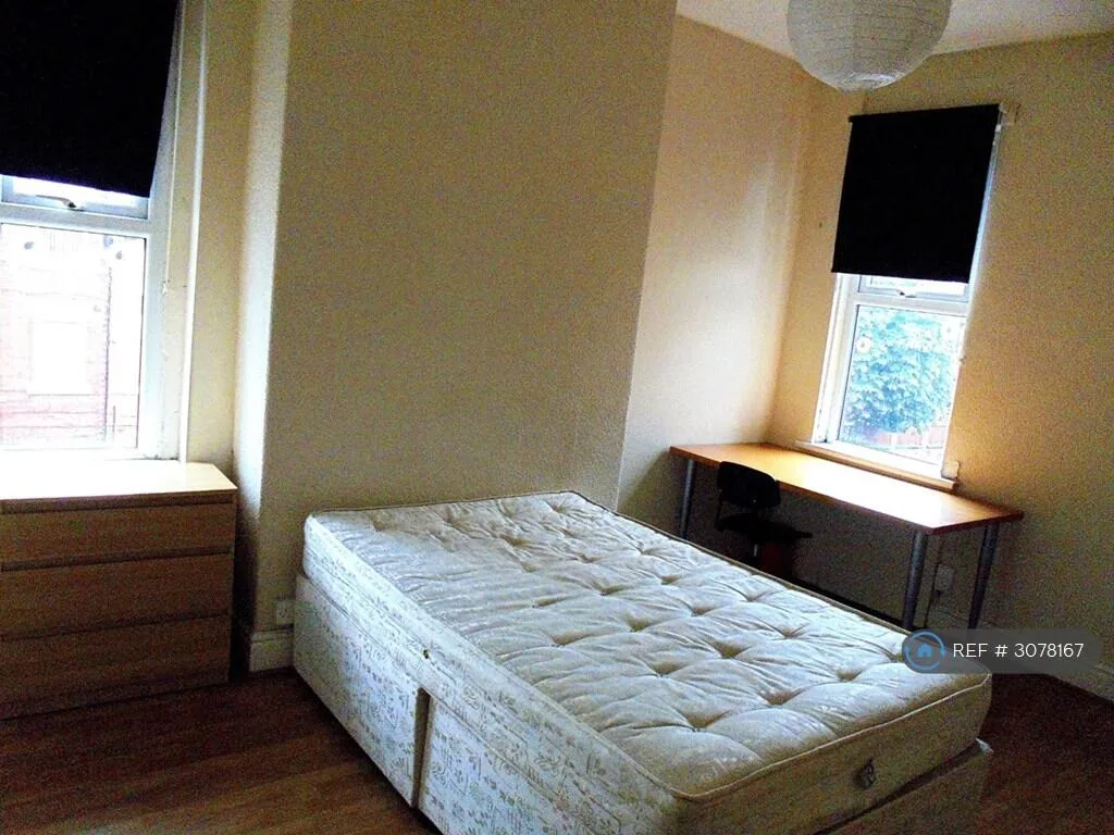 8 bedroom end of terrace house for rent