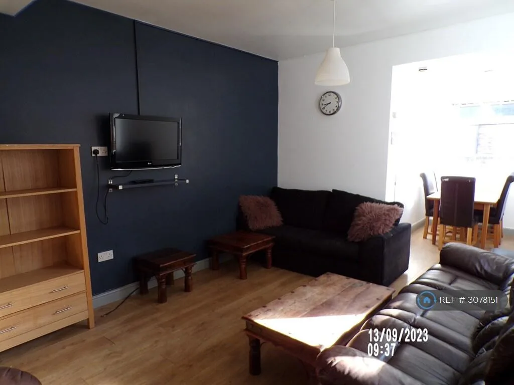 8 bedroom terraced house for rent