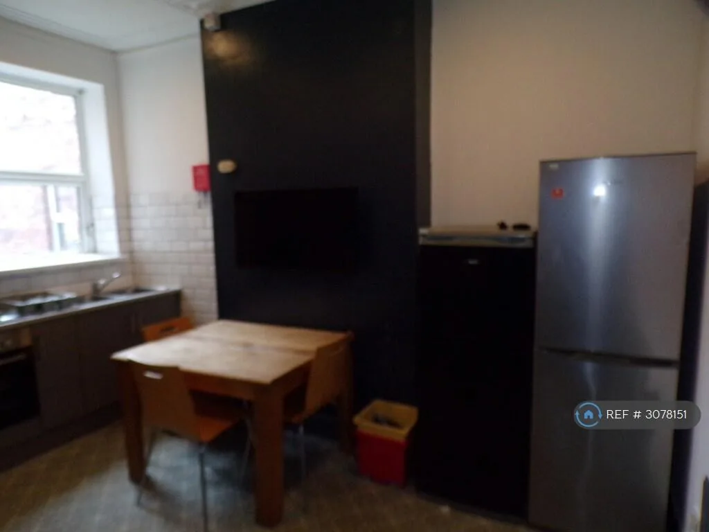 8 bedroom terraced house for rent