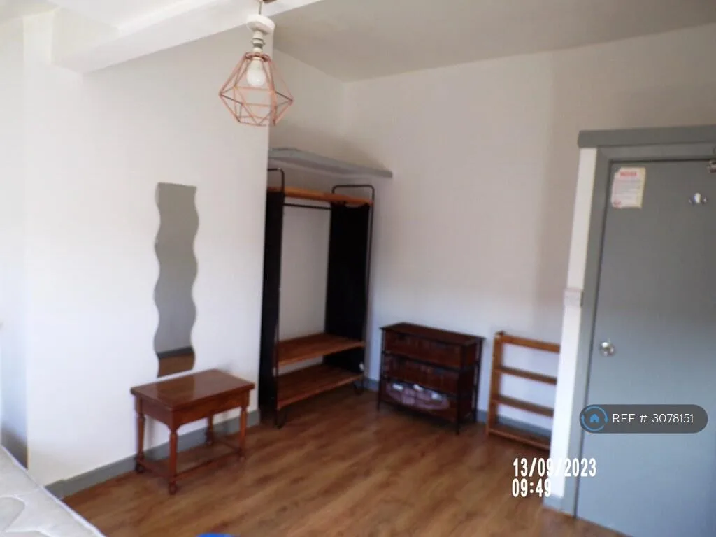 8 bedroom terraced house for rent