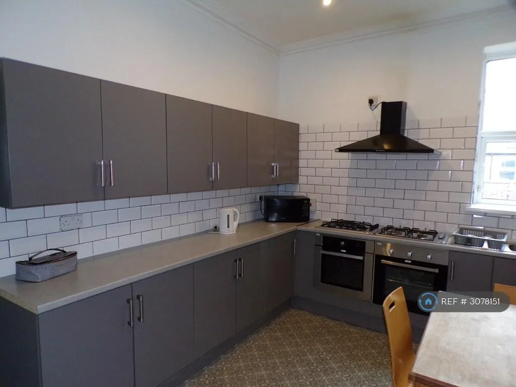 8 bedroom terraced house for rent