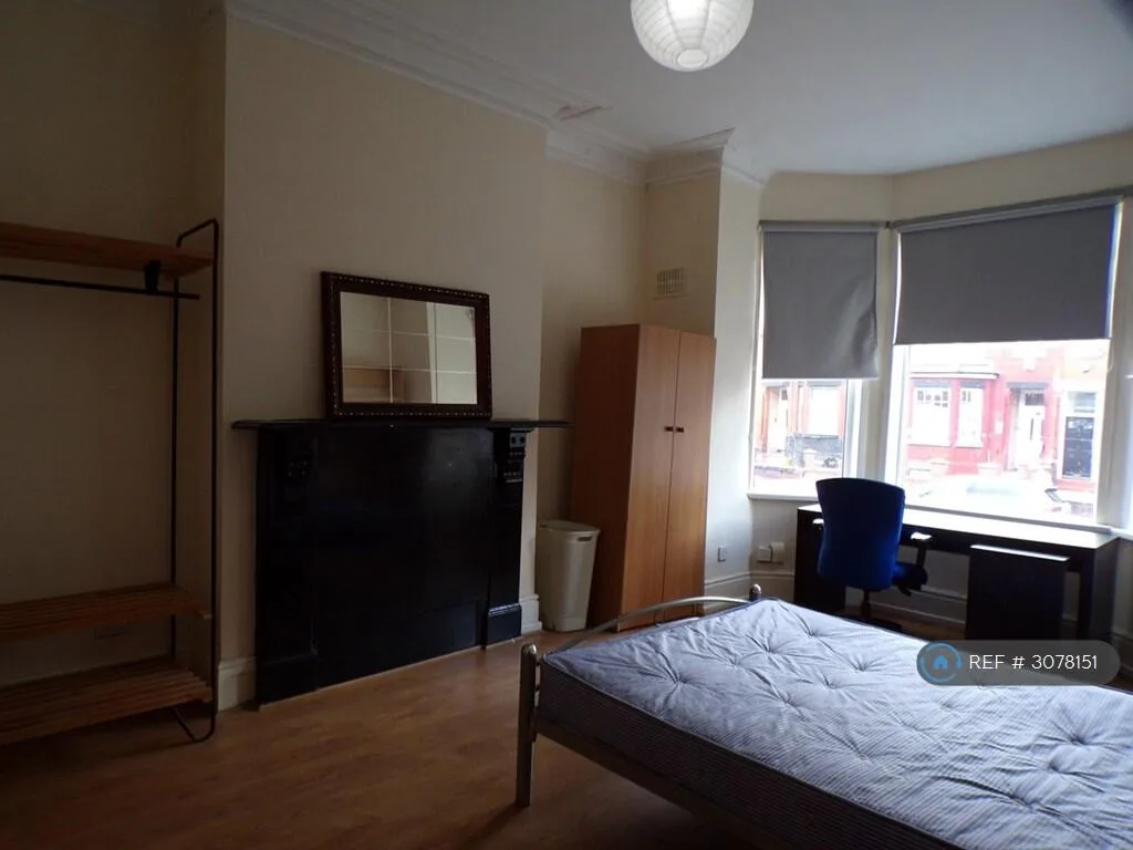 8 bedroom terraced house for rent