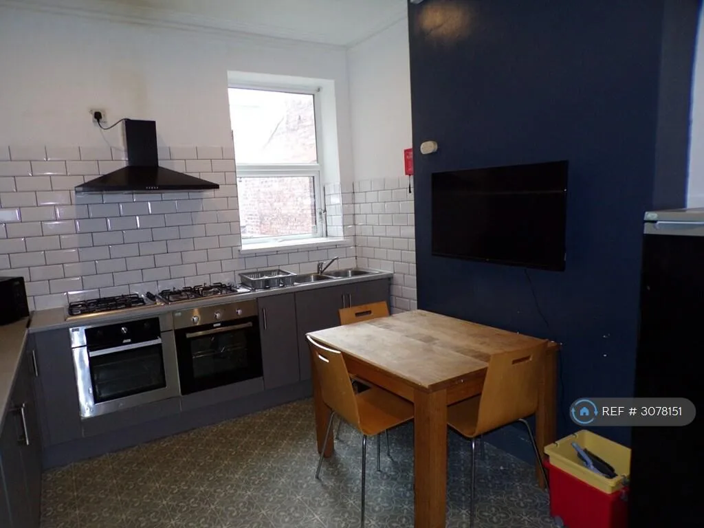 8 bedroom terraced house for rent