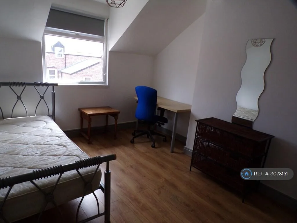 8 bedroom terraced house for rent