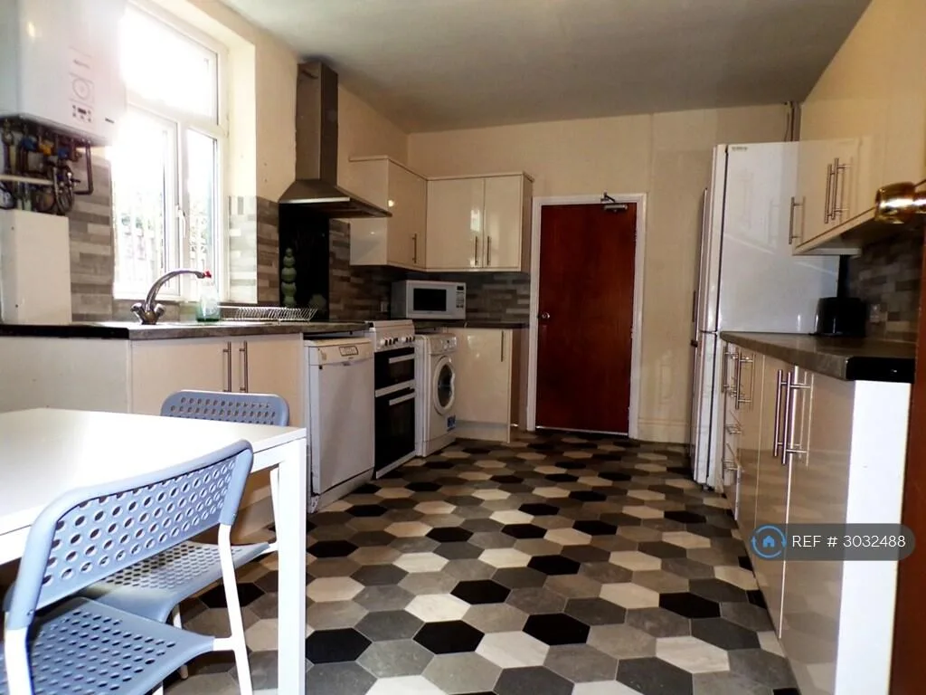 7 bedroom terraced house for rent