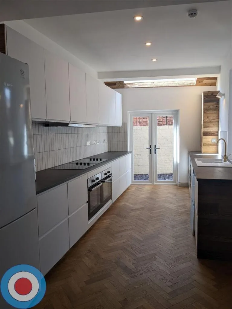 7 bedroom terraced house for rent