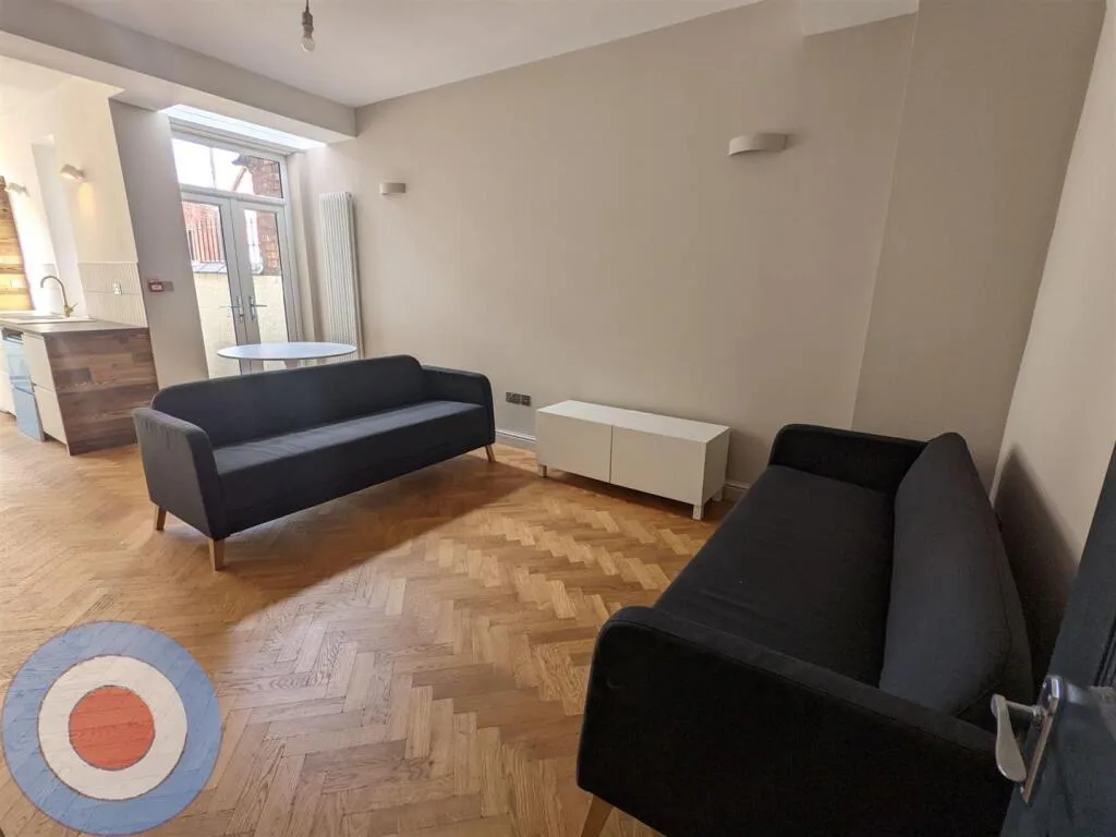7 bedroom terraced house for rent