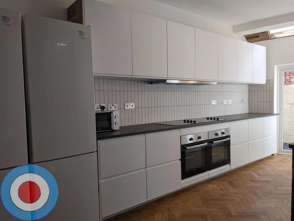 7 bedroom terraced house for rent