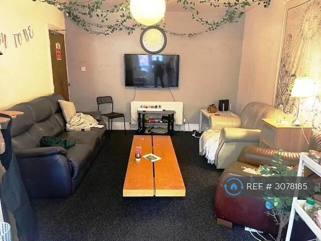 7 bedroom semi-detached house for rent