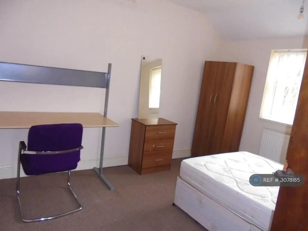 7 bedroom semi-detached house for rent
