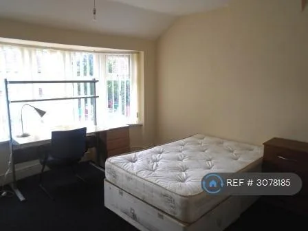 7 bedroom semi-detached house for rent
