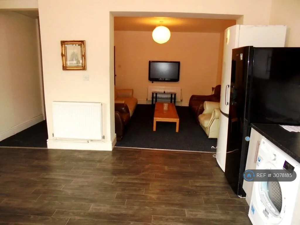 7 bedroom semi-detached house for rent