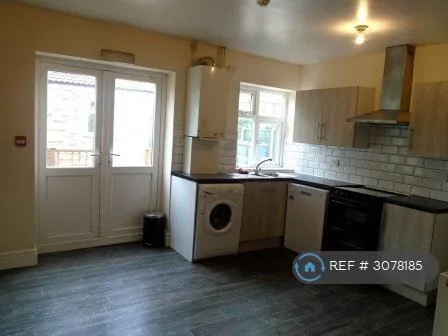 7 bedroom semi-detached house for rent