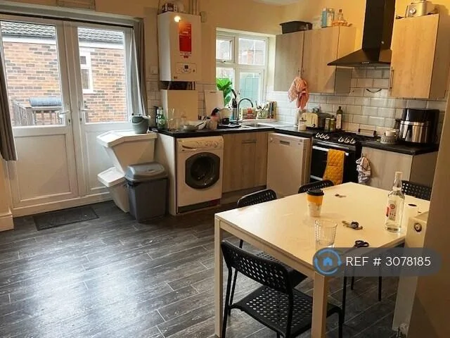 7 bedroom semi-detached house for rent