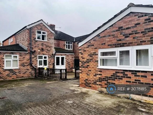 7 bedroom semi-detached house for rent