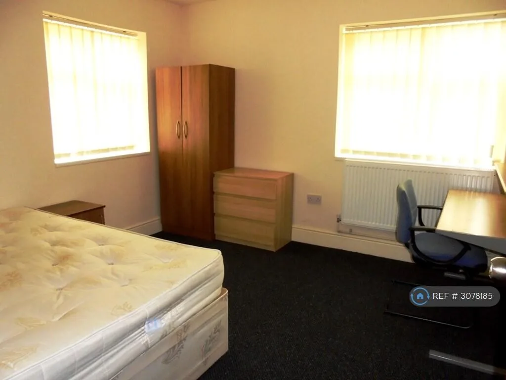 7 bedroom semi-detached house for rent