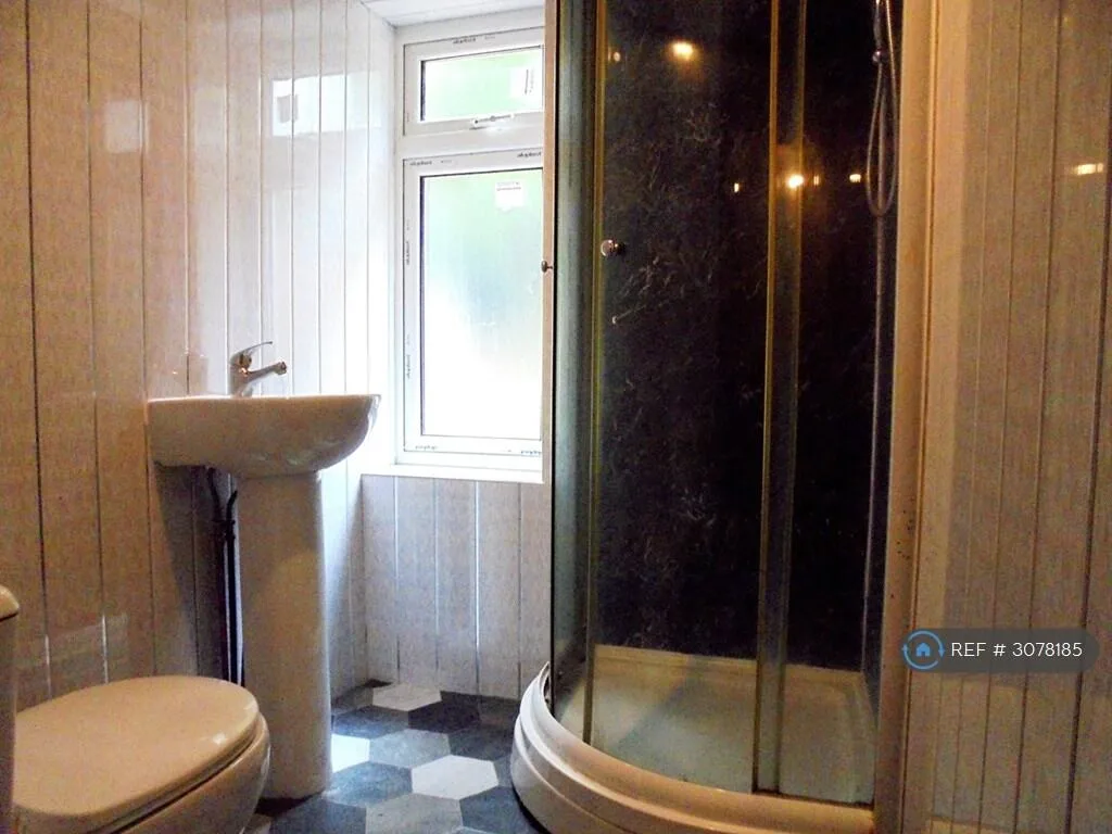 7 bedroom semi-detached house for rent