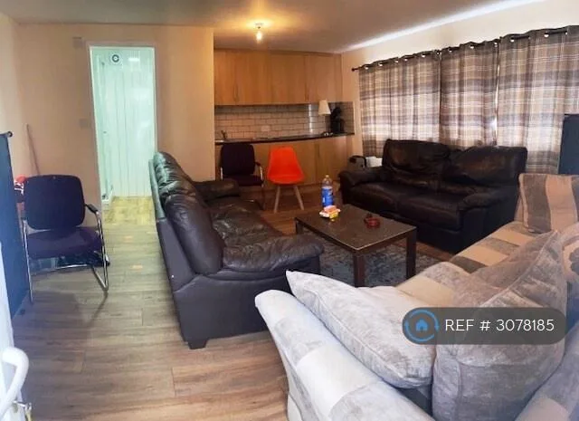 7 bedroom semi-detached house for rent