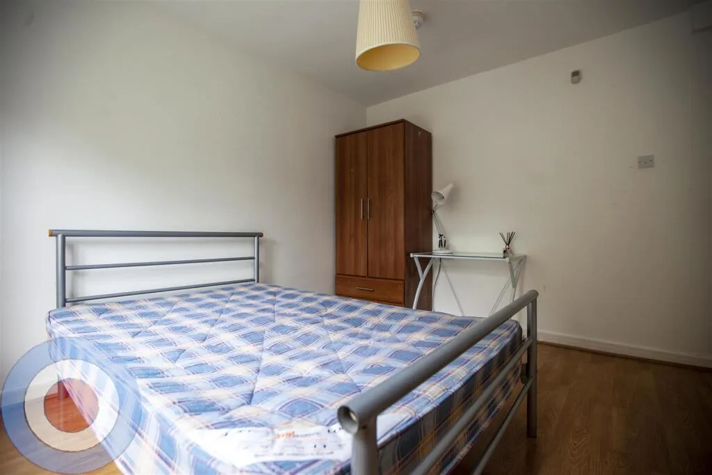 8 bedroom house for rent