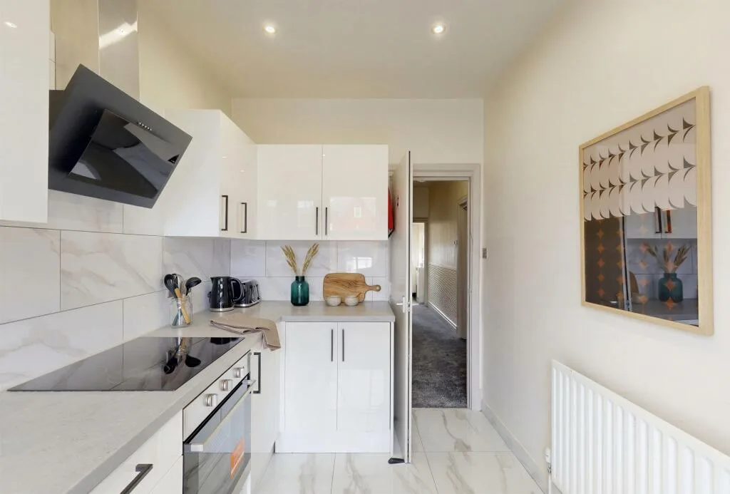 5 bedroom flat for rent