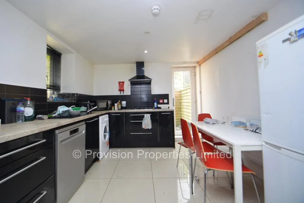 4 bedroom flat for rent