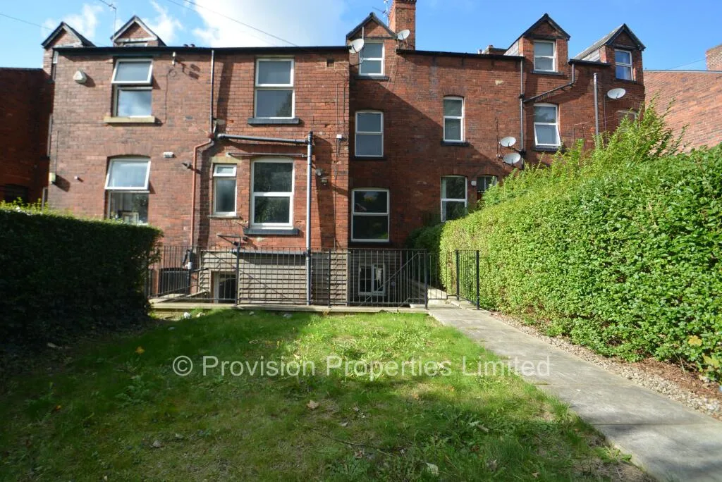 4 bedroom flat for rent