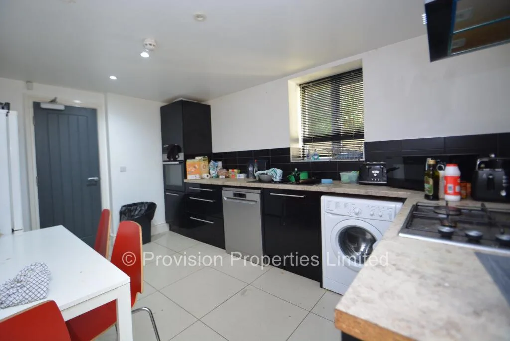 4 bedroom flat for rent