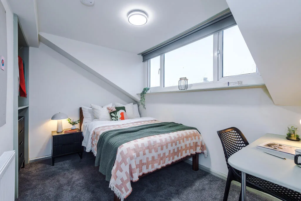 5 bedroom terraced house for rent