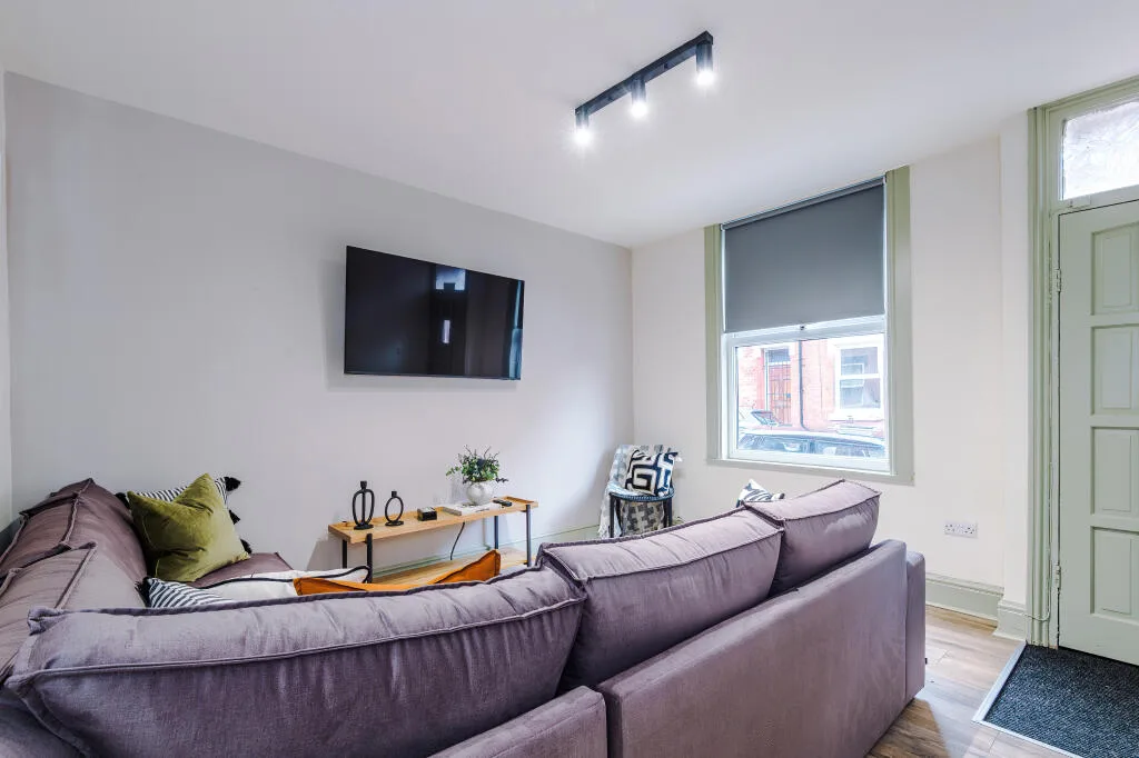 5 bedroom terraced house for rent