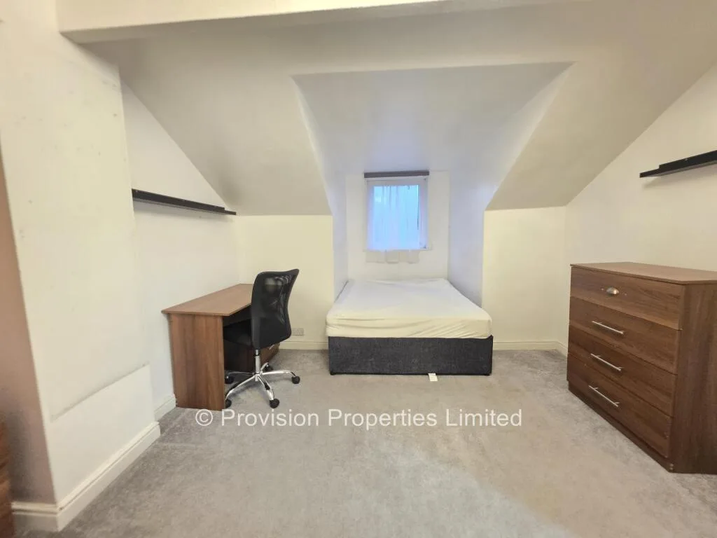 7 bedroom terraced house for rent