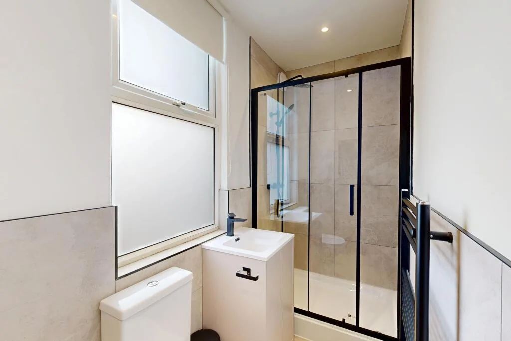 6 bedroom flat for rent