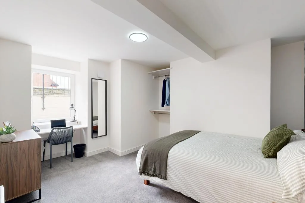 6 bedroom flat for rent