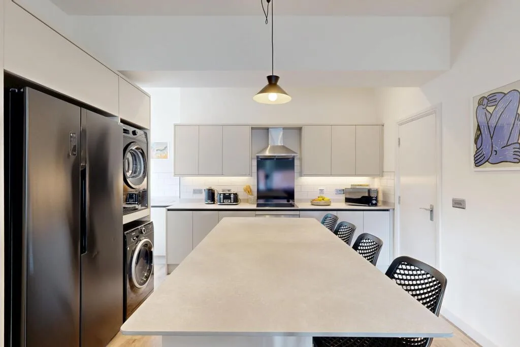 6 bedroom flat for rent