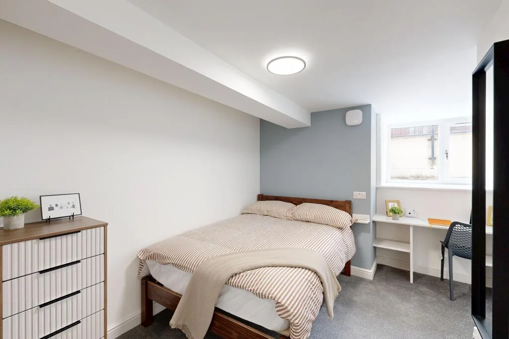 6 bedroom flat for rent