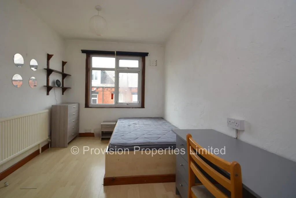 8 bedroom terraced house for rent