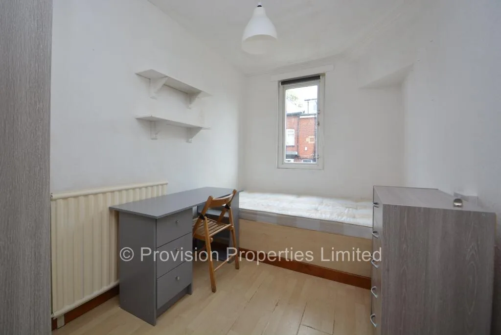 8 bedroom terraced house for rent