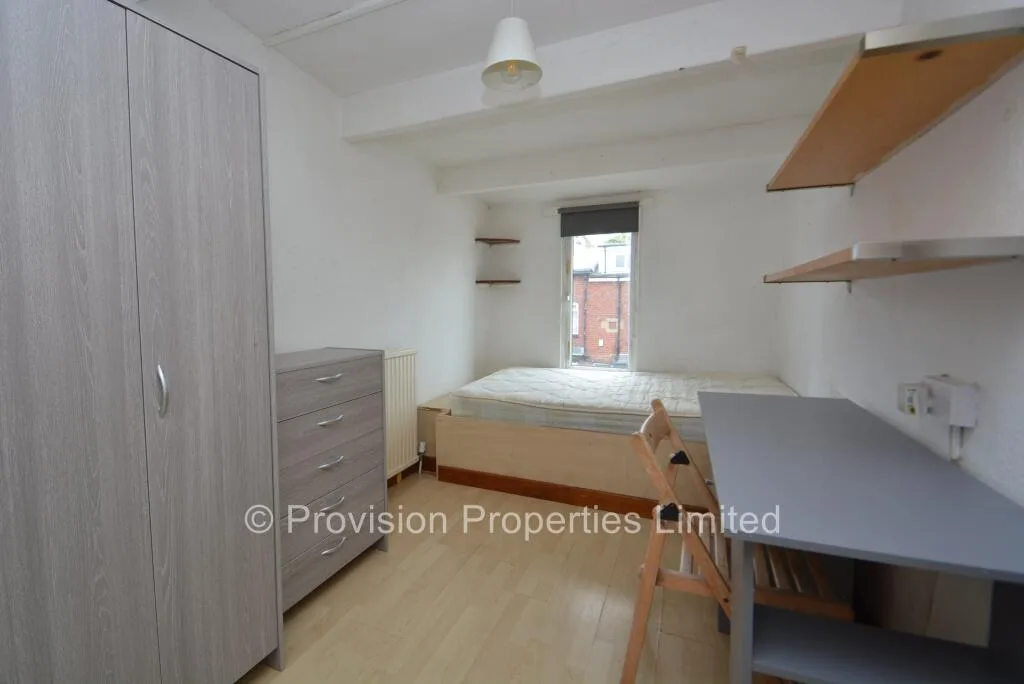 8 bedroom terraced house for rent