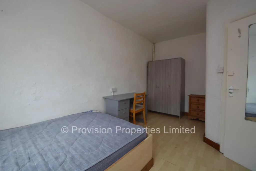8 bedroom terraced house for rent