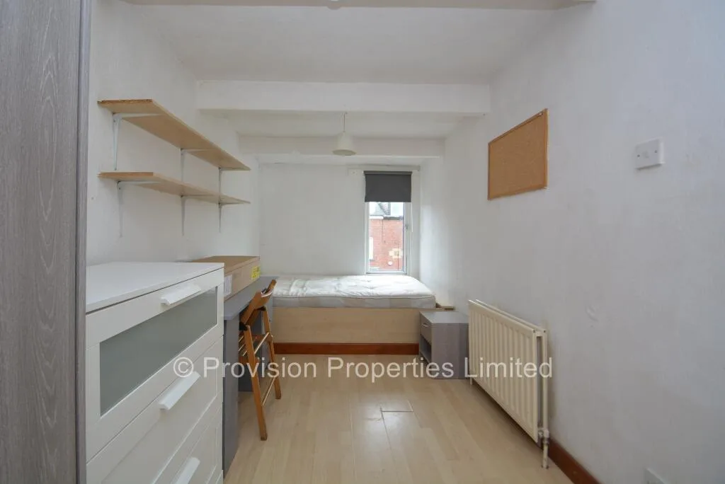 8 bedroom terraced house for rent