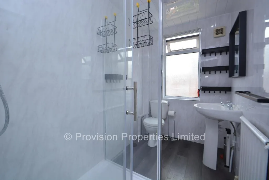 8 bedroom terraced house for rent