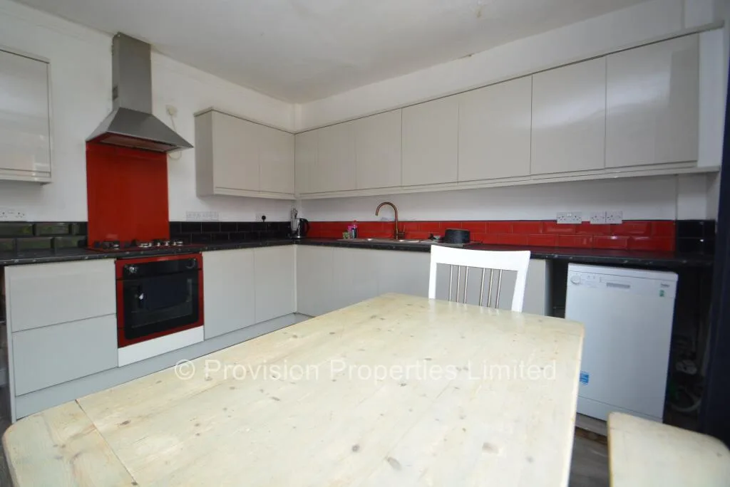 8 bedroom terraced house for rent