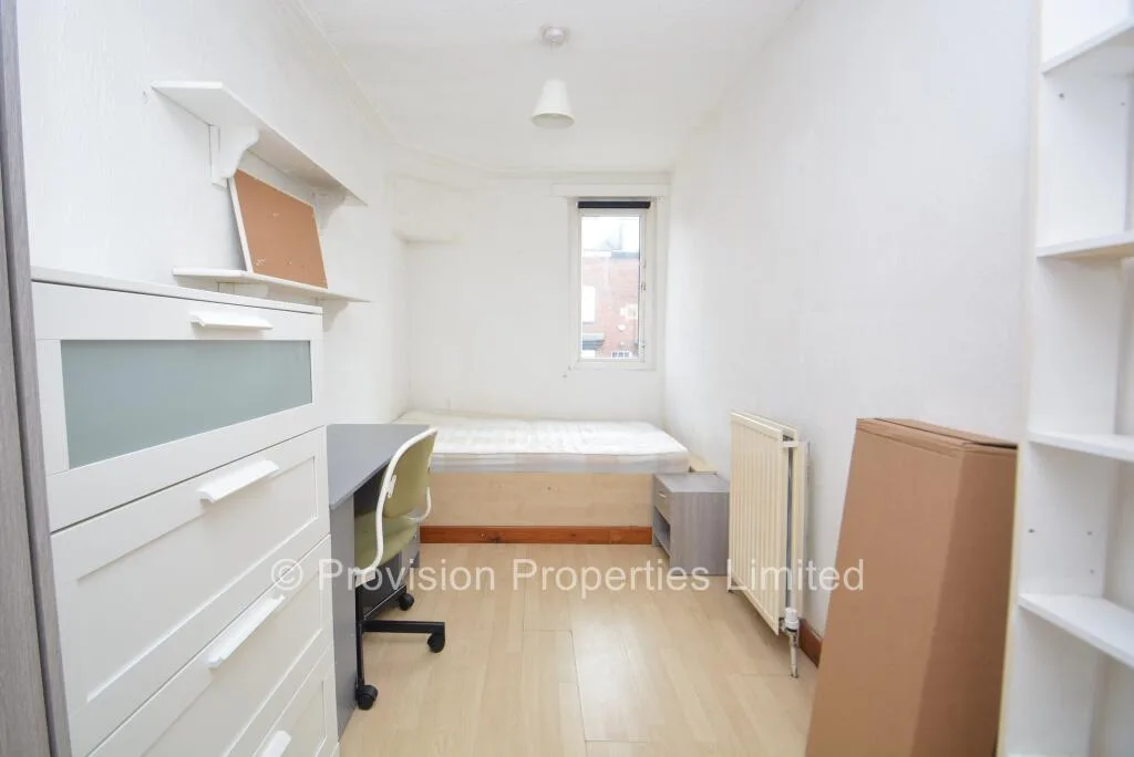 8 bedroom terraced house for rent