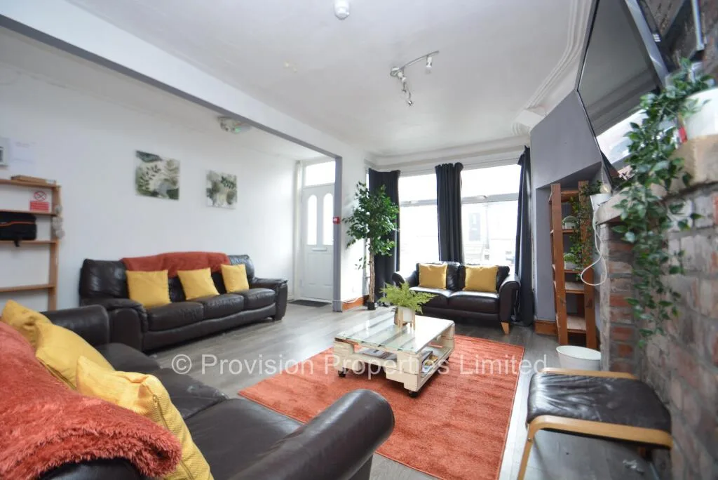8 bedroom terraced house for rent