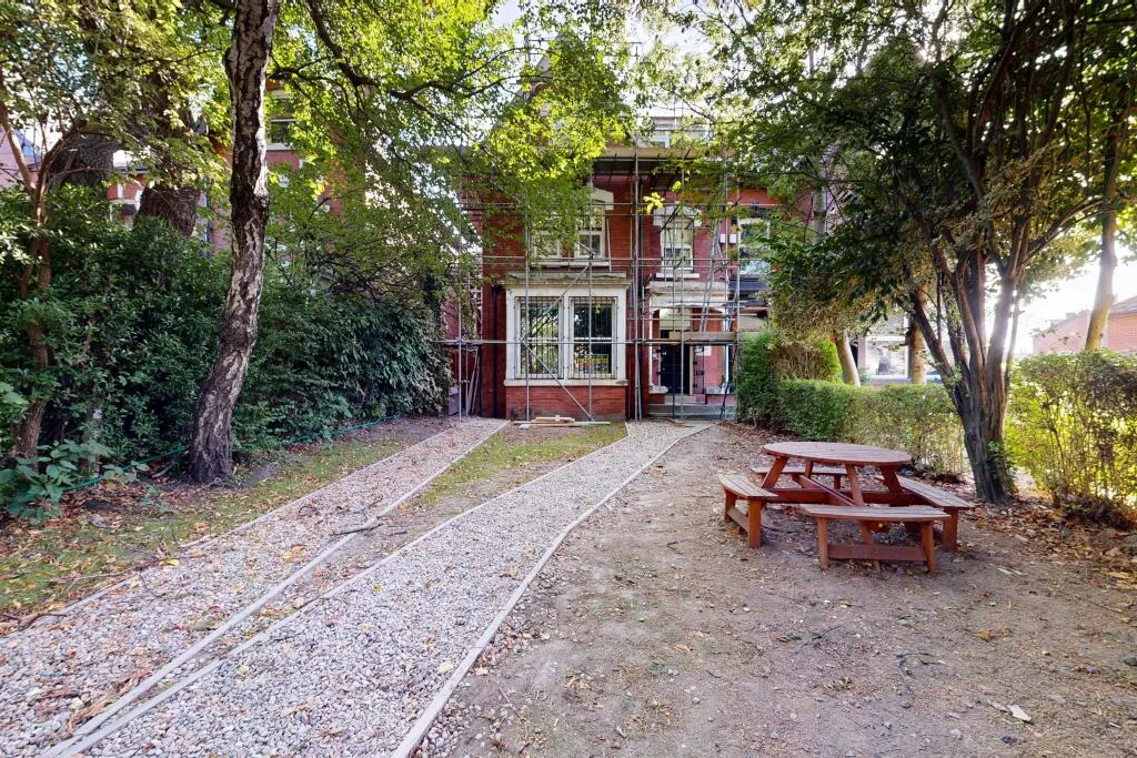 7 bedroom flat for rent