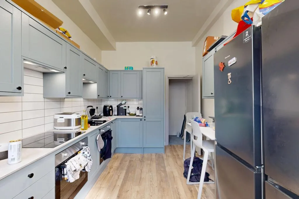 8 bedroom terraced house for rent