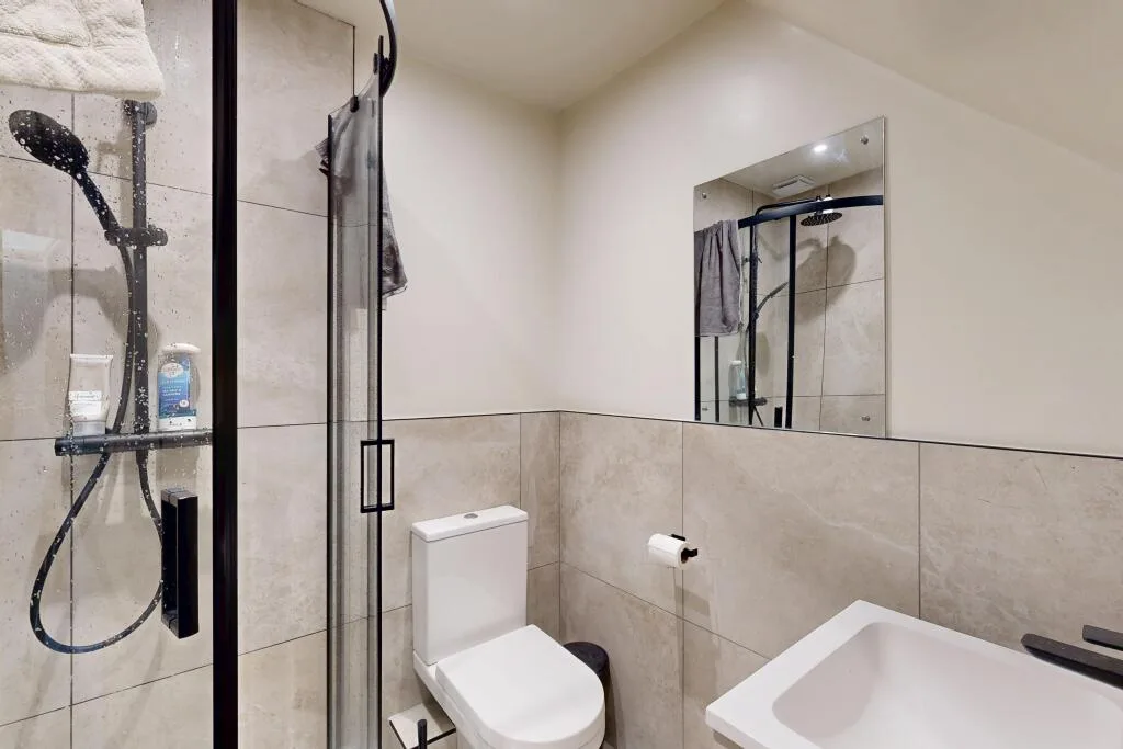 8 bedroom terraced house for rent