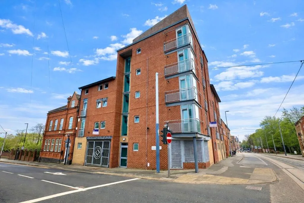 5 bedroom flat for rent