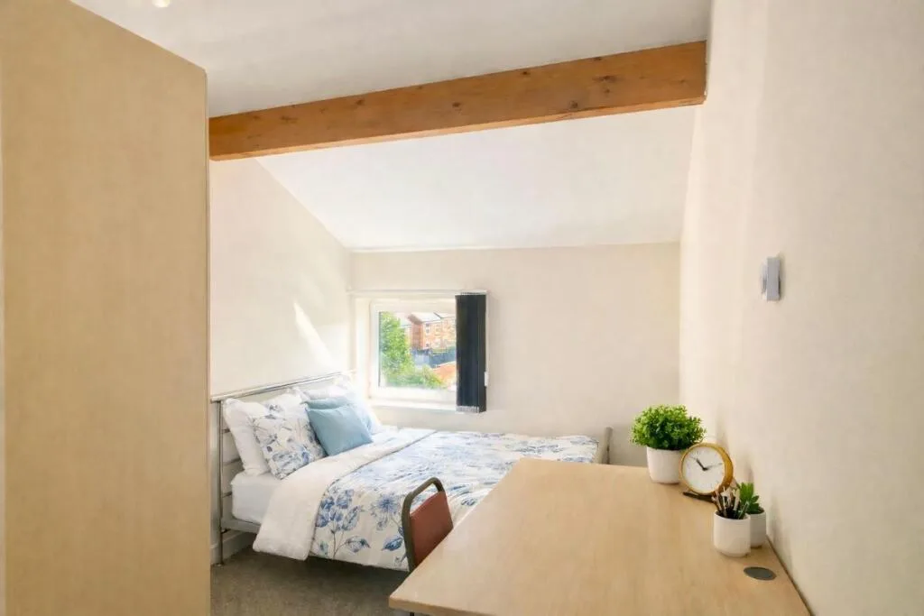 5 bedroom flat for rent